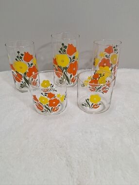 Vintage 1970s MCM Flower Power Set Of 5 Drinking Glasses Orange Yellow Retro